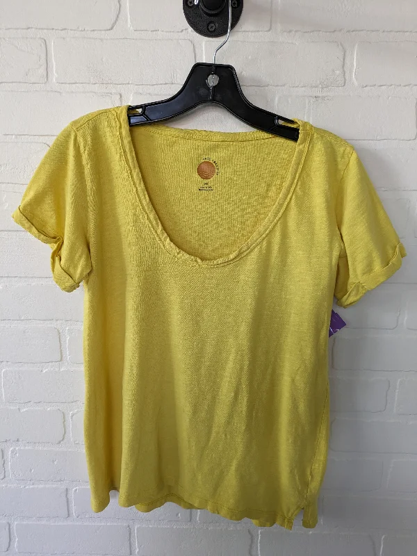 women's T-shirts with high-low hemlinesYellow Top Short Sleeve Daily Practice By Anthropologie, Size Xs