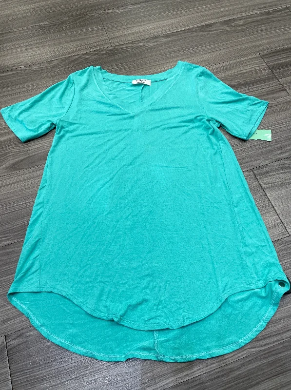 women's T-shirts with high-low hemlinesTop Short Sleeve By Zenana Outfitters  Size: S