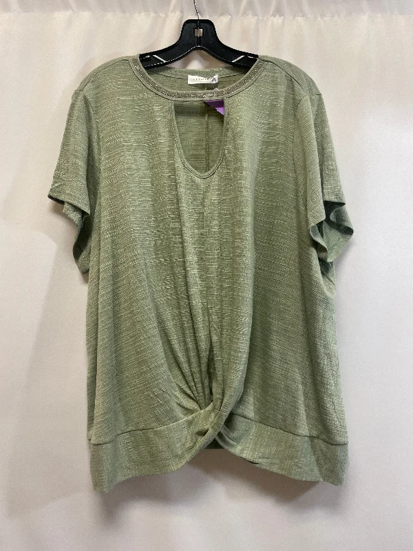 women's T-shirts with button-down frontsGreen Top Short Sleeve Retrology, Size 3x